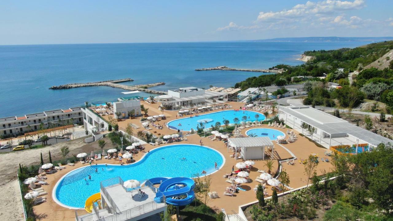 Hotel White Lagoon 4*